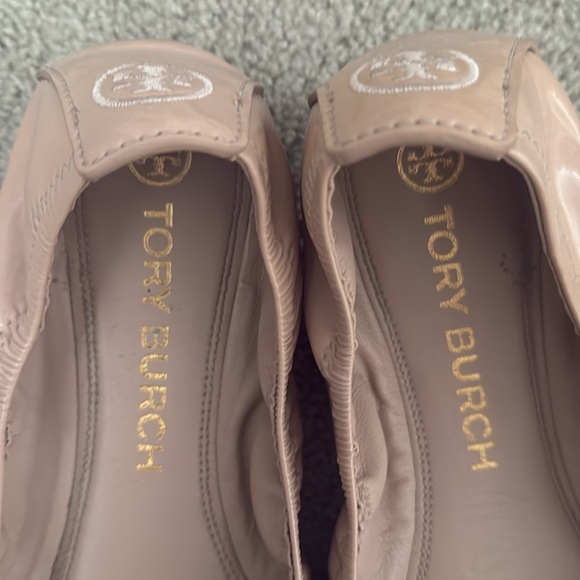 Patent leather light pink Tory Burch flats in size 9 - Picture 2 of 3